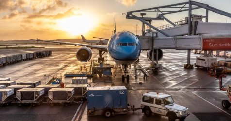 Χάος στον αέρα: Τελειώνουν τα αεροπορικά καύσιμα, η KLM ακυρώνει πτήσεις λόγω κόστους