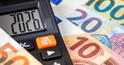 «Πλεόνασμα και Προοπτικές: Ο Πιερρακάκης Ανοίγει το Δρόμο για Νέα Μέτρα Στήριξης»