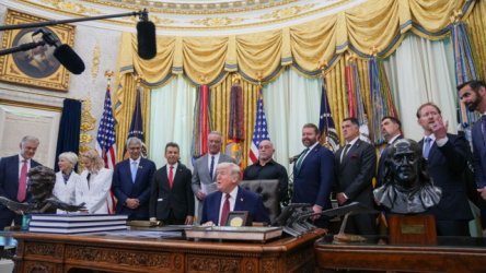 «Τραμπ: Αμερικανικές δυνάμεις κατάσχουν ιρανικό πλοίο που επιχείρησε να παραβιάσει τον αποκλεισμό»