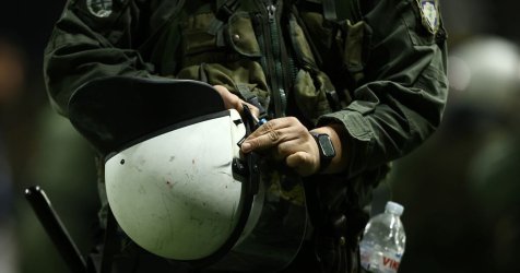 Ηλιούπολη: Ανατροπή με τον άγριο ξυλοδαρμό αστυνομικού των ΜΑΤ – Κοπέλα του έστησε «παγίδα» μέσω Instagram