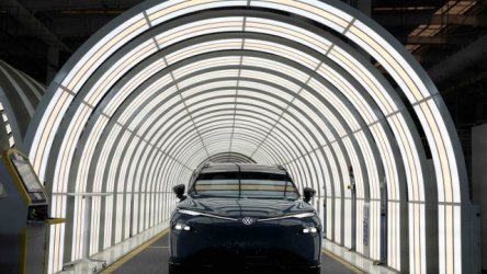 Η Volkswagen θα μειώσει περαιτέρω την παραγωγική της ικανότητα κατά ένα εκατομμύριο αυτοκίνητα – Πωλούνται δύο εργοστάσια στη Γερμανία