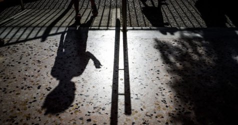 SOS για τα παλιά σχολεία: Σοβάδες πέφτουν στα θρανία – Μαθητές σε κίνδυνο