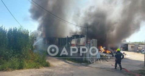 Μεγάλη φωτιά τώρα στην Καλαμάτα – Καίγεται επιχείρηση πλαστικών