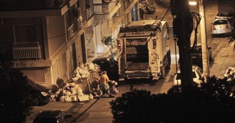 Θεσσαλονίκη: Άστεγος κοιμόταν σε κάδο και βρέθηκε μέσα σε απορριμματοφόρο – Πώς σώθηκε στο «παρά πέντε»