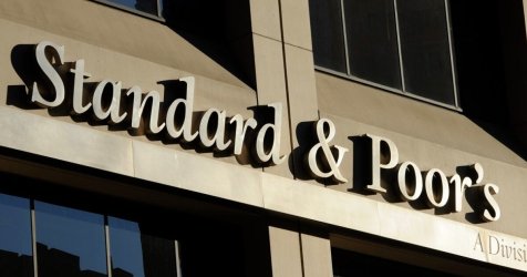 «Σφραγίδα» σταθερότητας από S&P – Παραμένει στη βαθμίδα BBB η Ελλάδα με σταθερό outlook
