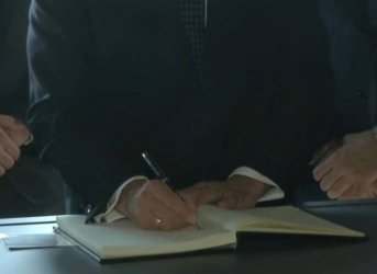 Το χειρόγραφο μήνυμα Μακρόν στη φρεγάτα «Κίμων»