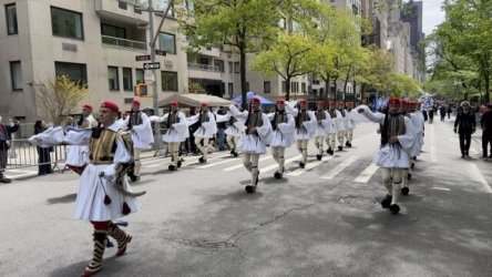 Παρέλαση στην 5η Λεωφόρο της Νέας Υόρκης: Η Ομογένεια τίμησε την 205η επέτειο της Εθνικής Παλιγγενεσίας με σημαίες, άρματα και υπερηφάνεια (Εικόνες & Βίντεο)