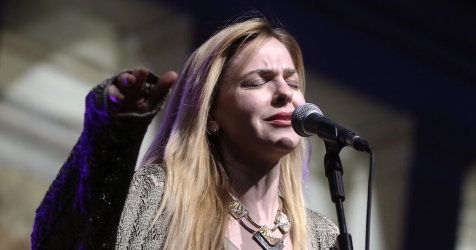 Προπύλαια: Πλημμύρισαν από κόσμο για την αντιπολεμική συναυλία αλληλεγγύης στη Γάζα (βίντεο)