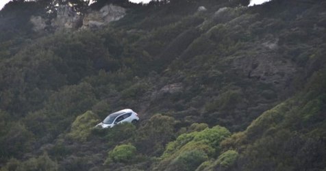 Σοκ στη Ρόδο: 45χρονος πήγε να ρίξει αυτοκίνητο σε γκρεμό έχοντας μέσα σύζυγο και παιδί