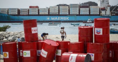 «Πόλεμος στο Ιράν: 1 τρισ. δολάρια σε κόστος για τους πολίτες, ενώ οι πετρελαϊκές θησαυρίζουν»