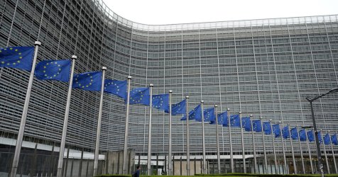 Η Κομισιόν στέλνει στο Ευρωπαϊκό Δικαστήριο την Ελλάδα για ΑΠΕ και Δικαιοσύνη