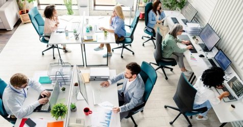 Πρωτομαγιά: Είναι το 8ωρο σύγχρονο αίτημα στην εποχή της τεχνητής νοημοσύνης;