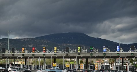 Στο κόκκινο η κίνηση στην Αττική – Με βροχές για τους εκδρομείς το τριήμερο της Πρωτομαγιάς