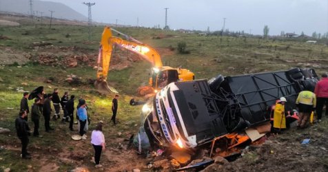 Τουρκία: Τουλάχιστον 4 νεκροί και 15 τραυματίες από ανατροπή λεωφορείου στη Μαλάτεια
