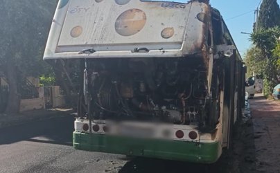 Συναγερμός στο Ίλιον: Πήρε φωτιά λεωφορείο στη Λεωφόρο Φυλής