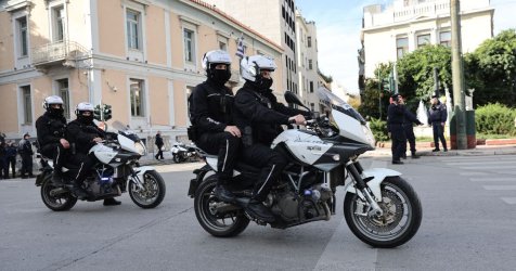 Συναγερμός για την εκτόξευση της νεανικής βίας – Ο «καρατέκα» που ξυλοκόπησε ΑμεΑ και οι συμμορίες με μαχαίρια
