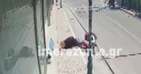 Ζάκυνθος: Έπεσε με το μηχανάκι σε τρύπα οπτικής ίνας και τραυματίστηκε σοβαρά (Βίντεο)