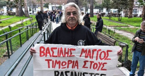 «Κυλιόταν στην άσφαλτο και προσπαθούσε να προφυλαχθεί»: Ένταση στη δίκη των αστυνομικών για τον βασανισμό του Β. Μάγγου