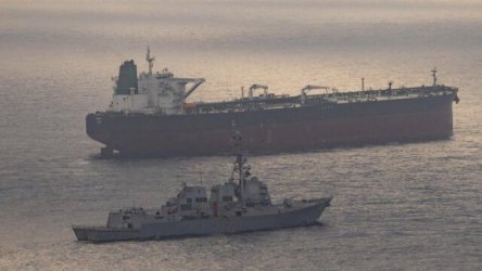 Ο στρατός των ΗΠΑ λέει ότι έπληξε το Ιράν έπειτα από “επίθεση” εναντίον 3 αντιτορπιλικών του στα Στενά του Ορμούζ