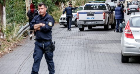 Σύλληψη οπλισμένου άνδρα στην Κρήτη – Βρέθηκε κρυμμένο όπλο κάτω από λεβιέ ταχυτήτων
