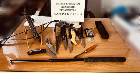 Συναγερμός στις Αρχές: Οπλοστάσιο σε σπίτι στο Λαύριο, χειροπέδες σε 56χρονο
