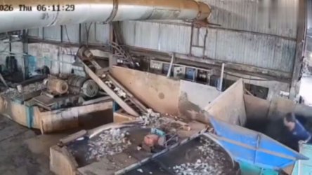 Ανατριχιαστικό δυστύχημα στο Βιετνάμ: Βιομηχανικός τεμαχιστής “ρούφηξε” 34χρονο εργάτη (Προσοχή, σκληρό βίντεο)