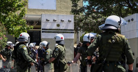 Σκηνικό έντασης πριν τις εκλογές στα Πανεπιστήμια: Πώς συνδέονται τα επεισόδια σε ΑΠΘ και ΠΑΔΑ