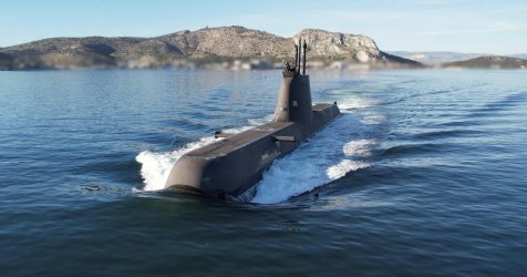 Τρελή ψαριά στην Τήνο: Υποβρύχιο πιάστηκε στα δίχτυα ψαρά