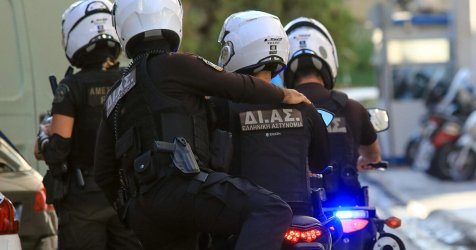 Επεισοδιακή καταδίωξη στα Λιόσια: Δύο τραυματίες αστυνομικοί έπειτα από μαζική επίθεση Ρομά