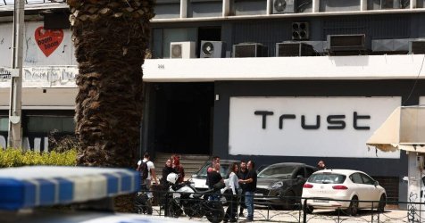 «Μπήκε με σκοπό να σκοτώσει» – Η 43χρονη περιέγραψε τους πυροβολισμούς στην Καλλιθέα