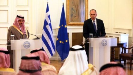 Στις προσπάθειες ειρήνευσης και στη διασφάλιση της ελεύθερης ναυσιπλοΐας αναφέρθηκαν οι Γιώργος Γεραπετρίτης και ο ΥΠΕΞ της Σαουδικής Αραβίας