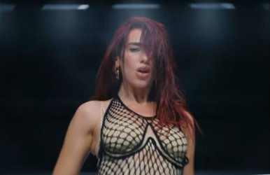 «Διαμάχη Δίχως Τέλος: Η Dua Lipa Απαιτεί Δισεκατομμύρια από τη Samsung – Η Εταιρεία Αντεπιτίθεται!»