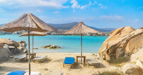 Οι «πρωταθλήτριες» της Αττικής: Ποιες οι 17 παραλίες που κέρδισαν Γαλάζια Σημαία