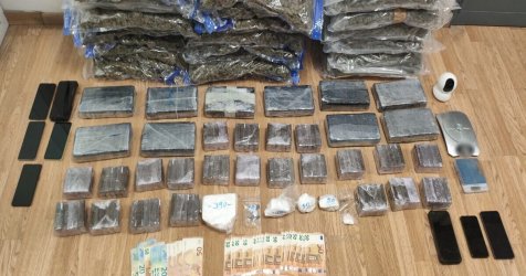 Έφοδοι της ΕΛ.ΑΣ. σε σπίτια για φορτίο κοκαΐνης από την Ισπανία – Καρτέλ με σήμα supercar