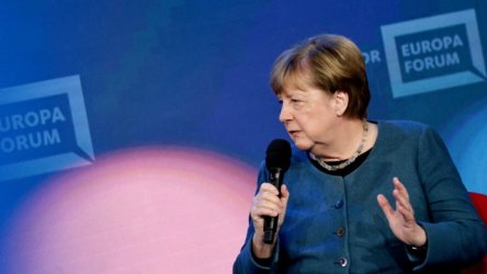 Άνγκελα Μέρκελ: Επικρίνει την έλλειψη διπλωματικών προσπαθειών της Ευρωπαϊκής Ένωσης με τη Ρωσία