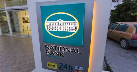 «Αν δεν αντιδράσετε, η παρακράτηση επιστρέφει» – Νέα «παγίδα» με τη μηνιαία χρέωση της Εθνικής Τράπεζας