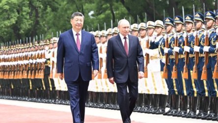 Σι Τζινπίνγκ & Πούτιν: Γεύμα με πάπια Πεκίνου για τους δύο ηγέτες, υπό τους ήχους κινεζικής όπερας και της Λίμνης των Κύκνων