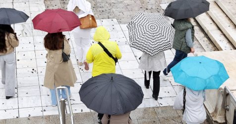 Καιρός: Φθινοπωρινό σκηνικό εξπρές στην Αττική με έντονες βροχοπτώσεις (εικόνες, βίντεο)