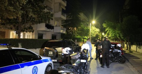 Συναγερμός στον Χολαργό – Άνδρας πυροβόλησε τη σύζυγό του και αυτοκτόνησε (Εικόνες, Βίντεο)