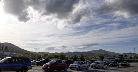 Όπου φύγει – φύγει για το τριήμερο του Αγίου Πνεύματος: Χάος στους δρόμους, γεμάτα πλοία και ΚΤΕΛ