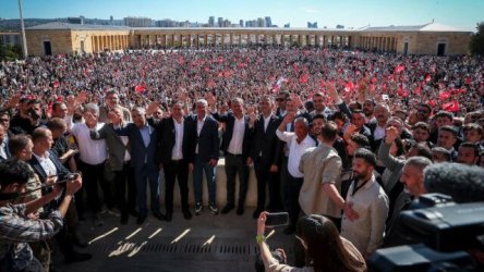 Τουρκία: Χιλιάδες υποστηρικτές του Οζγκιούρ Οζέλ συγκεντρώθηκαν στην Άγκυρα (Εικόνες & Βίντεο)