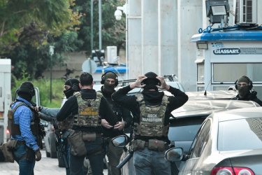 Το ελληνικό FBI χτυπά την τουρκική μαφία: Λαθρεμπόριο όπλων, ναρκωτικά και «δουλεμπόριο»