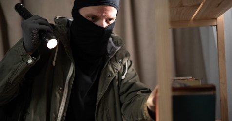 Λάρισα: Διαρρήκτης εισέβαλε σε διαμέρισμα – Έντρομη η έγκυος γυναίκα που τον αντίκρισε