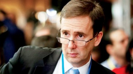 Alan Eyre στα Παραπολιτικά: Κανείς δεν κέρδισε από τον πόλεμο ΗΠΑ και Ιράν – Ο Αμερικανός πρώην διπλωμάτης αναλύει τις εξελίξεις στη Μέση Ανατολή