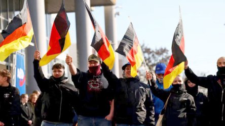 Γερμανία: Aντιδράσεις μετά τη συμμετοχή της AfD στο Οικονομικό Φόρουμ της Αγίας Πετρούπολης – Eμφάνιση Σρέντερ στη Μόσχα