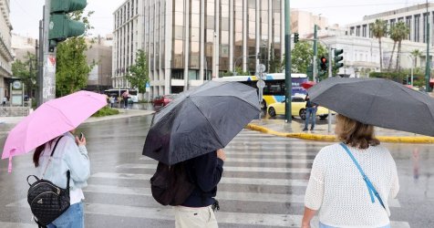 Ανατροπή στον καιρό: Καλοκαιρινές βροχές και καταιγίδες πριν το κύμα ζέστης του Σαββάτου!