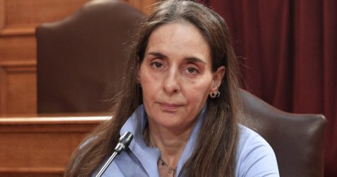 H Τυχεροπούλου απαντά για τα έγγραφα στο ερμάριό της: «Προσπάθεια σπίλωσής μου, “συμβόλαιο εκτέλεσης”»