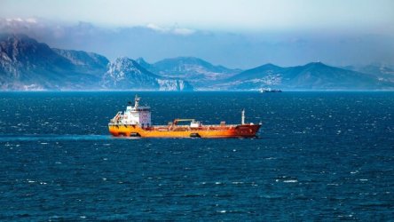 Νέα πολεμική ανάφλεξη στον Κόλπο του Ομάν: Οι ΗΠΑ βομβάρδισαν πετρελαιοφόρο με 24 ναυτικούς