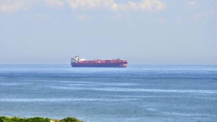 Κόλπος του Ομάν: Δυνάμεις των ΗΠΑ έπληξαν πετρελαιοφόρο – Αγνοούνται τρεις ναυτικοί (Βίντεο)