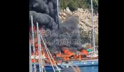Παξοί: Συναγερμός για μεγάλη φωτιά σε τουριστικά σκάφη – Μαύροι καπνοί «έπνιξαν» το λιμάνι (Βίντεο)